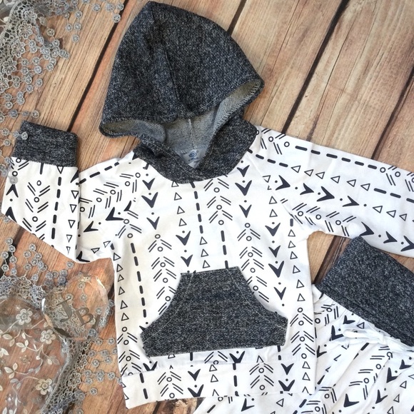 Boutique Baby Unisex White & Blue Tracksuit - Picture 3 of 3